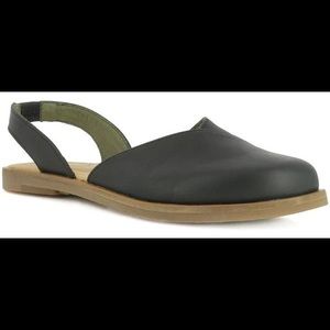 EL NATURALISTA Black Tulip Sandals | 42
